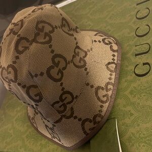 Gucci Jumbo GG bucket hat
